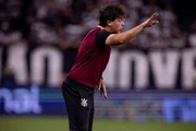 Fernando Diniz durante jogo do Corinthians Fernando Diniz durante jogo do Corinthians