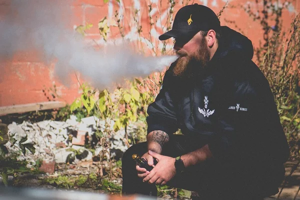 Vaper pode ter causado pneumonia rara em pacientes dos EUA