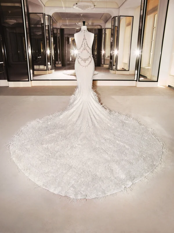 Dua Lipa apostou em estilistas diferentes para cada fase do seu casamento; confira - destaque galeria Dua Lipa apostou em estilistas diferentes para cada fase do seu casamento; confira - destaque galeria