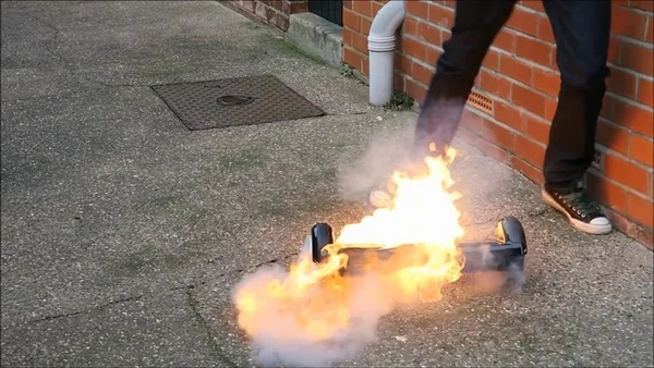 Casos de explosão com skate elétrico preocupam pais