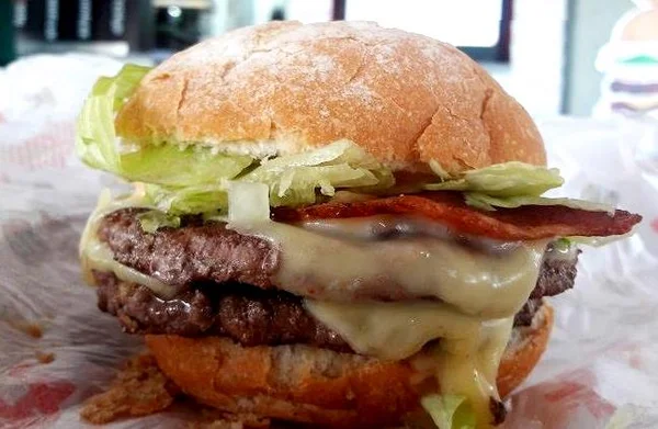 Bob’s lança Big Bob Picanha Artesanal, com pão assado na hora