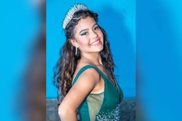 Fotografia colorida de Sofia Del Valle Torrealba Ramos, morta aos 15 anos sob suspeita de intoxicação por metanol - Metrópoles