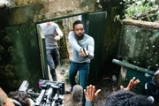 Fabrício Boliveira nos bastidores de Cenas de Um Crime Fabrício Boliveira nos bastidores de Cenas de Um Crime