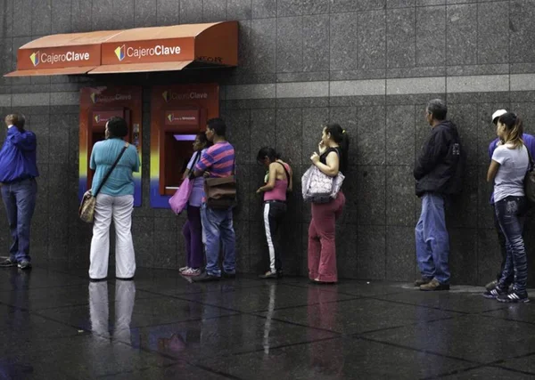 Venezuelanos lideram, pela primeira vez, pedidos de asilo aos EUA