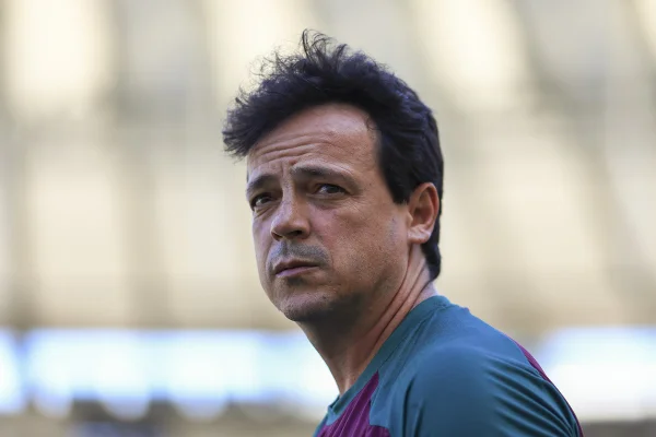 Fã da Seleção de 82, Fernando Diniz resgata o jogo abrasileirado