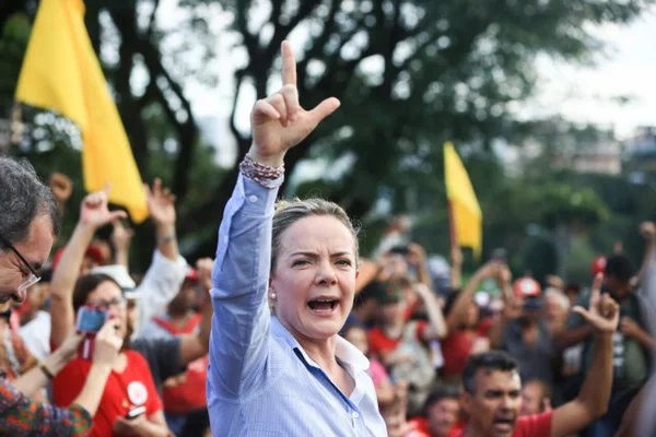 PT se muda para Curitiba e esquerda se une pró-liberdade de Lula
