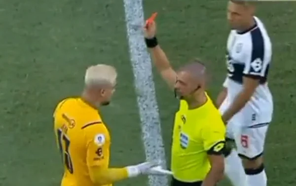 Goleiro Jean expulso no Paraguai