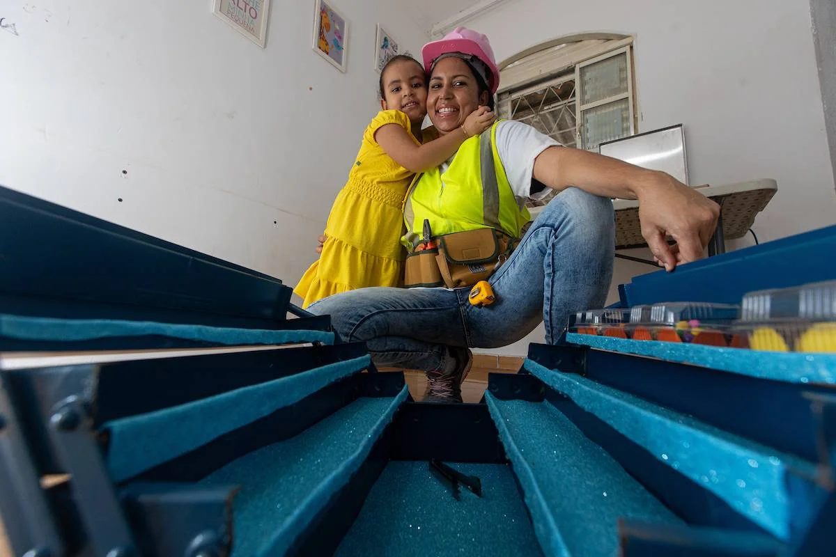 Karina Carneiro começou a vender doces na rua para sustentar Beatriz, de 4 anos Karina Carneiro começou a vender doces na rua para sustentar Beatriz, de 4 anos
