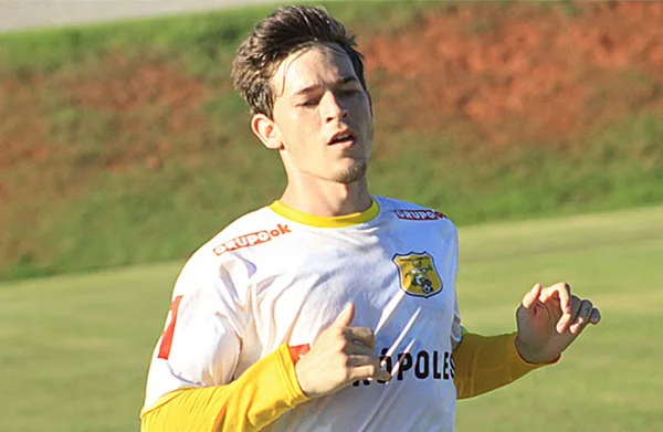 De lateral improvisado, Gabriel valoriza oportunidade no Brasiliense