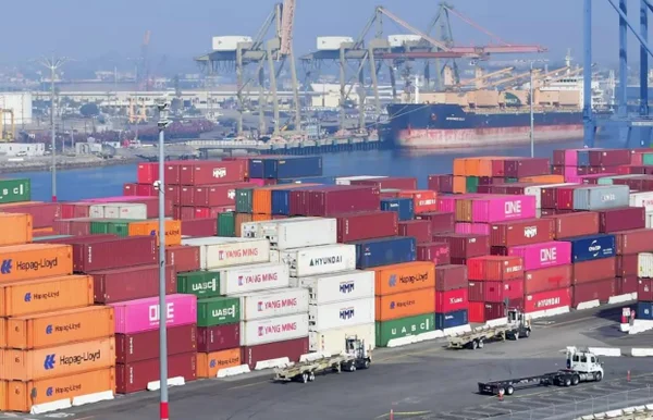 “Céu não vai cair”: China minimiza tarifaço com recuperação das bolsas