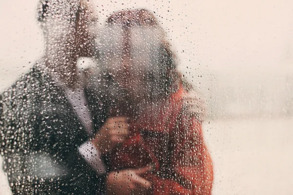 Casal na chuva