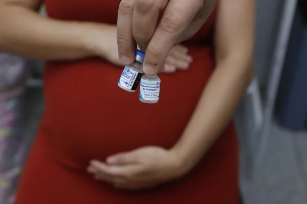 Começa vacinação de gestantes contra bronquiolite no DF