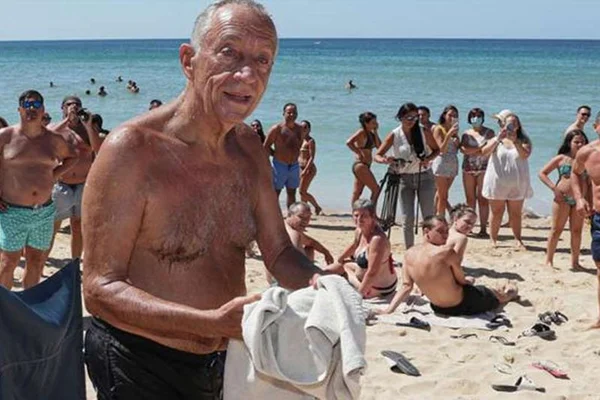 Presidente de Portugal salva duas jovens de afogamento. Assista ao vídeo