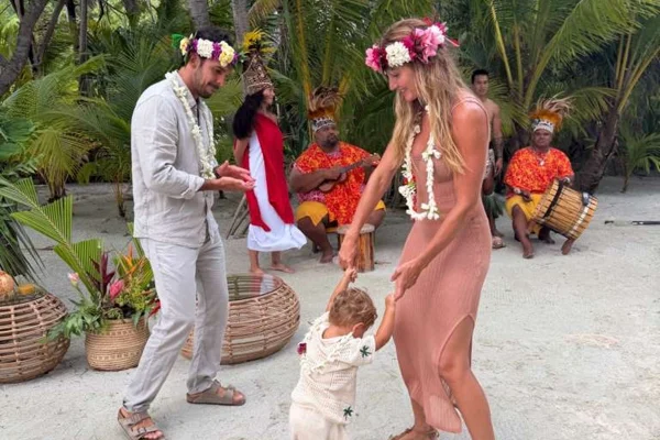 Gisele Bündchen compartilha fotos das férias em Tahiti com Joaquim Valente e o filho, River