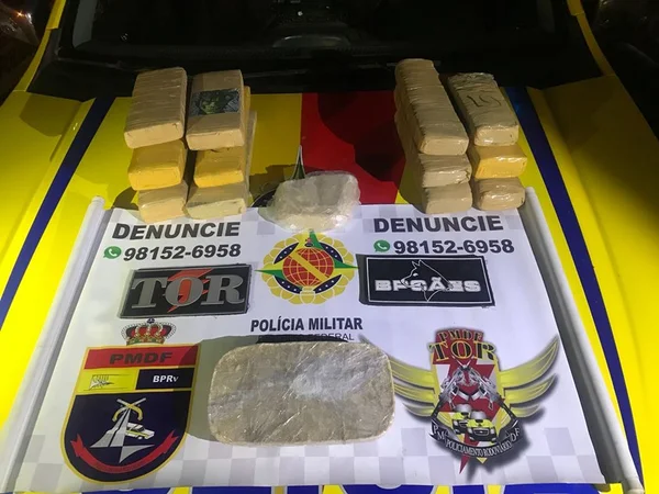 Cachorro da PM encontra 15kg de maconha e crack em mala de adolescente