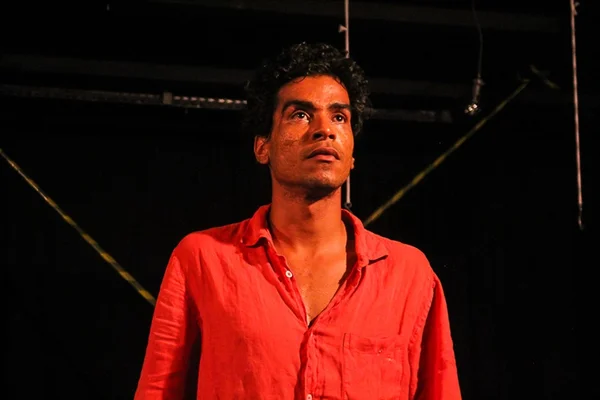Peça sobre homofobia e opressão lota teatro e arranca aplausos na UnB - destaque galeria