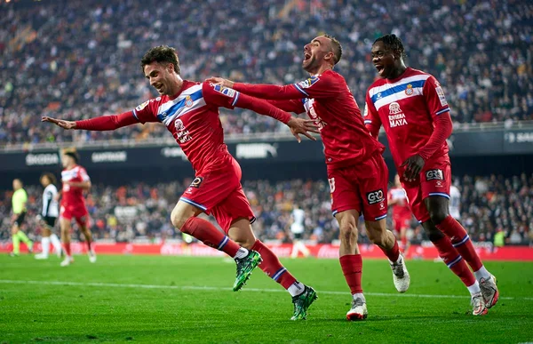 Valencia leva virada do Espanyol e perde chance de fechar 2021 no G4