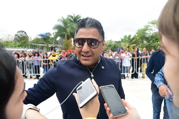Maquiador Edu Sacchiero lembra frase de Gugu: “Vida não é só ter”
