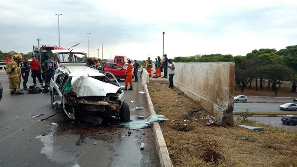 Pai e filho morrem em grave acidente na Estrada Parque Guará (EPGU)