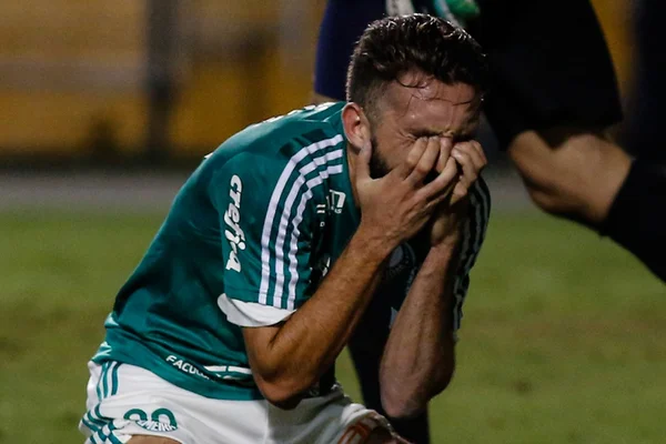 Palmeiras leva 4 do Red Bull Bragantino em reencontro com torcida