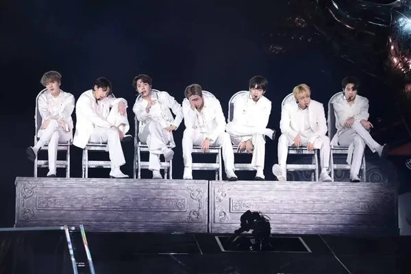 Banda coreana BTS recebe convite para se filiar à Academia de Gravação