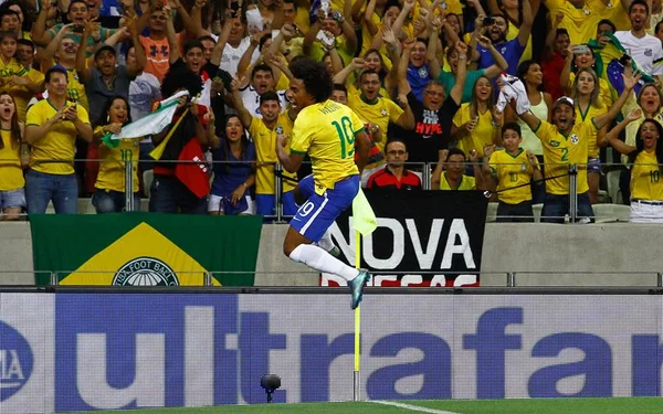 Com dois gols de Willian, Brasil vence a Venezuela e conquista a primeira vitória nas Eliminatórias