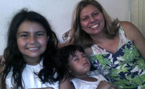 Mãe faz desabafo sobre filhos mortos a facadas no Rio de Janeiro