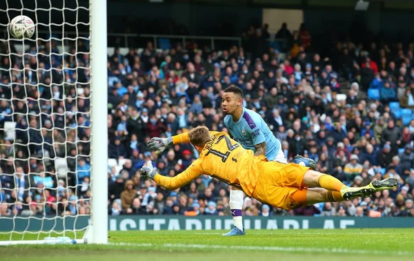 Com dois de Jesus, City goleia e avança na Copa da Inglaterra