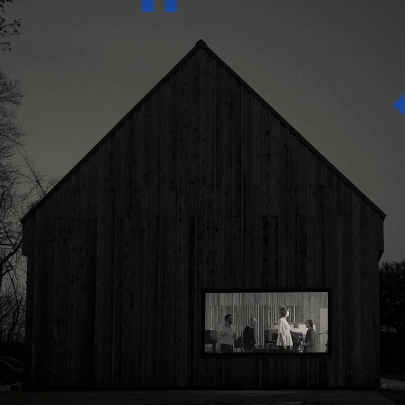<b>"Sleep Well Beast"</b>, de The National. Das melhores bandas indies dos anos 2000, a The National chegou ao apogeu artístico em "High Violet" (2010) e "Trouble Will Find Me" (2013) com paragens noturnas e crônicas alarmantes sobre a vida adulta. Nada melhor que intensificar o volume, então. Ainda que o conjunto de doze novas canções não supere os discos anteriores, Matt Berninger e companhia refletem sobre estar nesse mundo com um equilíbrio certeiro entre caos, longas tomadas de fôlego e desolação. Cabe até um solo de guitarra (no hit "The System Only Dreams in Total Darkness"). <a href="https://open.spotify.com/album/6zG9PHw8dlMLIyRE9TEGGk" target="_blank">Ouça</a> <b>"Sleep Well Beast"</b>, de The National. Das melhores bandas indies dos anos 2000, a The National chegou ao apogeu artístico em "High Violet" (2010) e "Trouble Will Find Me" (2013) com paragens noturnas e crônicas alarmantes sobre a vida adulta. Nada melhor que intensificar o volume, então. Ainda que o conjunto de doze novas canções não supere os discos anteriores, Matt Berninger e companhia refletem sobre estar nesse mundo com um equilíbrio certeiro entre caos, longas tomadas de fôlego e desolação. Cabe até um solo de guitarra (no hit "The System Only Dreams in Total Darkness"). <a href="https://open.spotify.com/album/6zG9PHw8dlMLIyRE9TEGGk" target="_blank">Ouça</a>