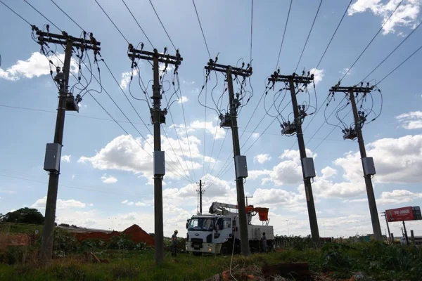 Poste de energia - Metrópoles