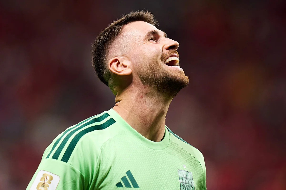 Unai Simón se tornou goleiro mais invicto na história das Copas Unai Simón se tornou goleiro mais invicto na história das Copas