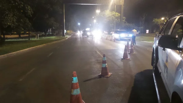 Fiscalização autua 1.117 motoristas no fim de semana no DF, sendo 71 embriagados