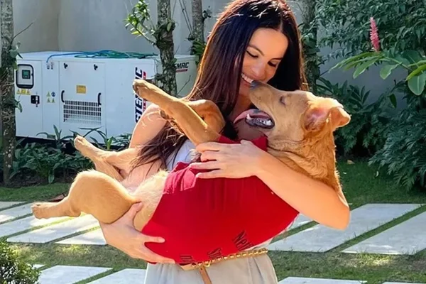 Sthefany Brito adota cachorro vira-lata: “Nossa família cresceu”
