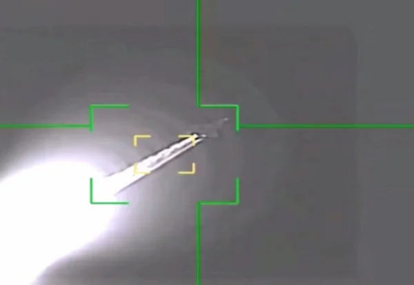 Captura de tela mostra caça F-35 sendo atacado - Metrópoles
