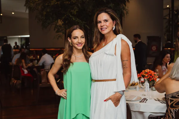 Ao lado de Claudia Salomão, designer Cris Lemos oferece almoço