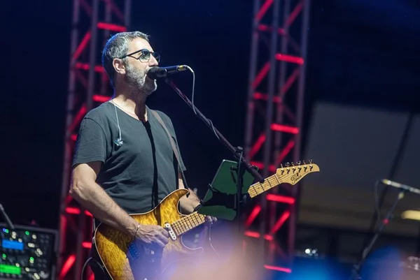 Show da banda Dire Straits lota Ginásio Nilson Nelson