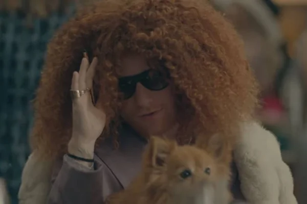 Ed Sheeran lança clipe de Antisocial, parceria com Travis Scott