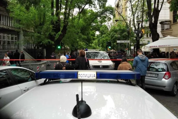 Adolescente abre fogo em escola na Sérvia,