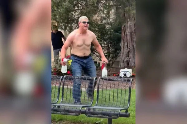 Imagem colorida mostra autor de atentado terrorista contra americanos - Metrópoles