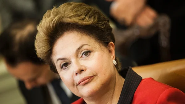 Defesa de Dilma será apresentada nesta segunda na comissão de impeachment
