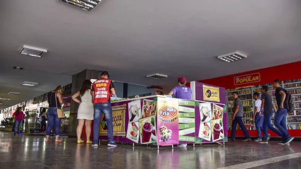 Quiosques irregulares rendem R$ 50 mil mensais à prefeitura do Conic