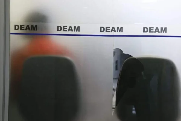 Imagem colorida, Suspeito foi encaminhado à Delegacia Especializada de Atendimento à Mulher (Deam)- Metrópoles