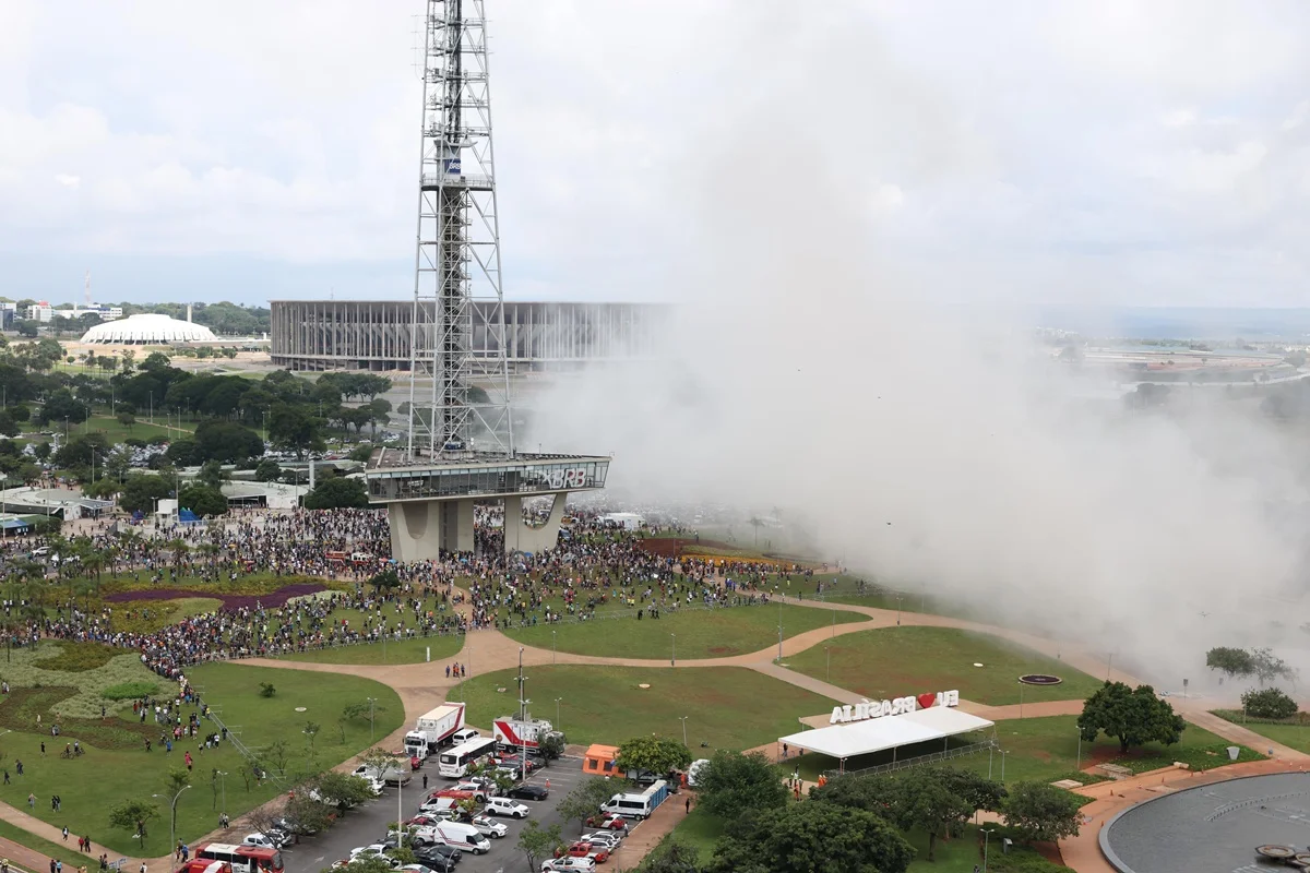 A liberação gradual e controlada do perímetro, se forem confirmadas questões de segurança, terá início a partir das 10h30 A liberação gradual e controlada do perímetro, se forem confirmadas questões de segurança, terá início a partir das 10h30
