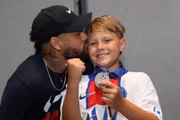 Neymar mostra mensagem carinhosa do filho, Davi Lucca