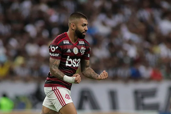 Time misto do Flamengo bate o Ceará e toma a ponta do Brasileirão