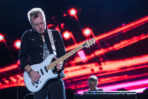 A banda Deep Purple se apresenta em abertura para o show do Kiss.