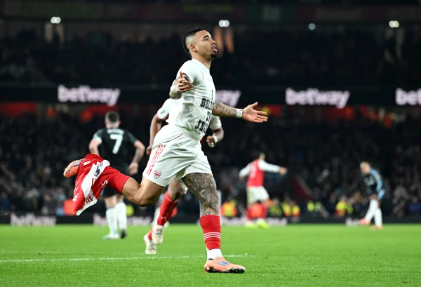 Gabriel Jesus comemorando gol pelo Arsenal