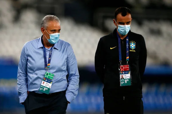 Tite sobre o filho na comissão técnica: “Ele é competente pra c**”
