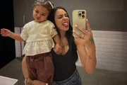 Bruna Biancardi e Mavie fazem pose no espelho Bruna Biancardi e Mavie fazem pose no espelho