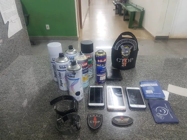 Polícia Militar detém dois homens por pichação e ameaça na Asa Sul